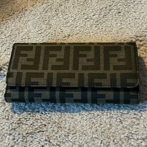 NEW without tags Designer Black and Brown F Women's Wallet